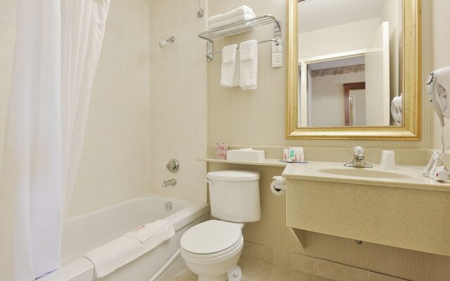 Howard Johnson express Inn & Suites Brampton