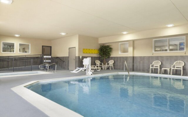 Country Inn & Suites by Radisson, Georgetown, KY