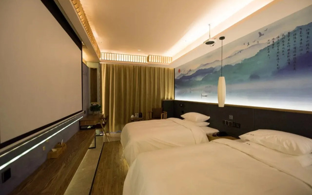 Elong Anyun Hotel (Shanghai Hongqiao International Airport Ziteng Road Subway Station)