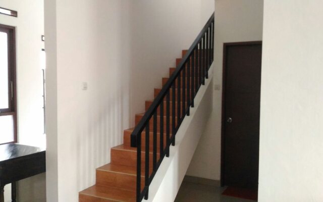 Padma Laguna Guest House