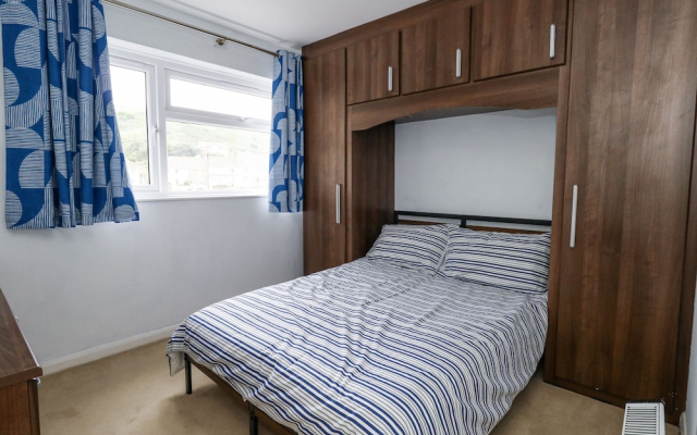 Beachcombers, 13 Chesil House