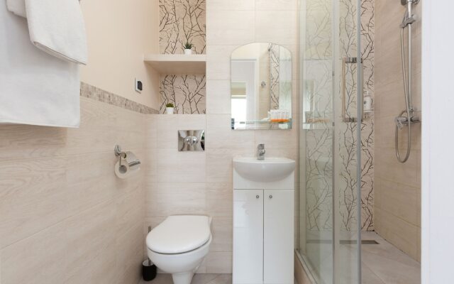 Apartment With Three Bedrooms by Renters