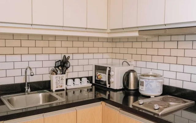 A Warm & Cozy City Studio