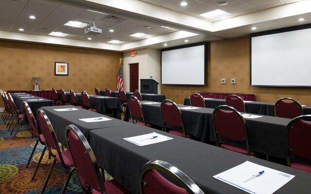 Holiday Inn Express & Suites Pittsburgh West - Greentree by IHG