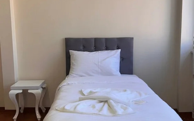 By Historyal Hotel Due