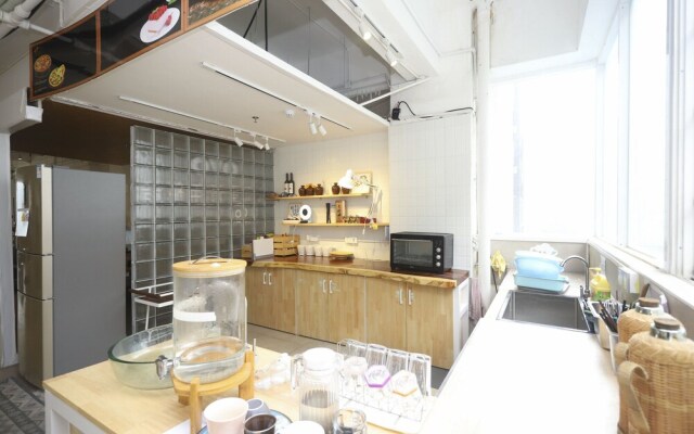 Phoenix Egg Youth Hostel