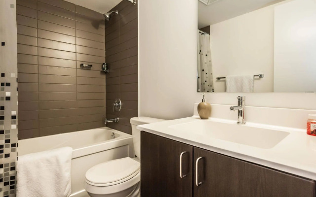 LifeSuites Lakeside Mimico