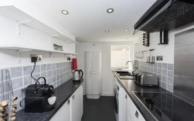 Seafront Walk Garden Apartment