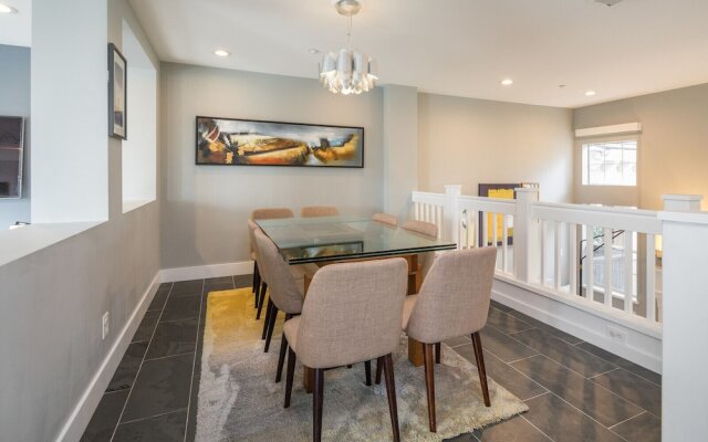 Posh Waterfront - 3 Br Condo