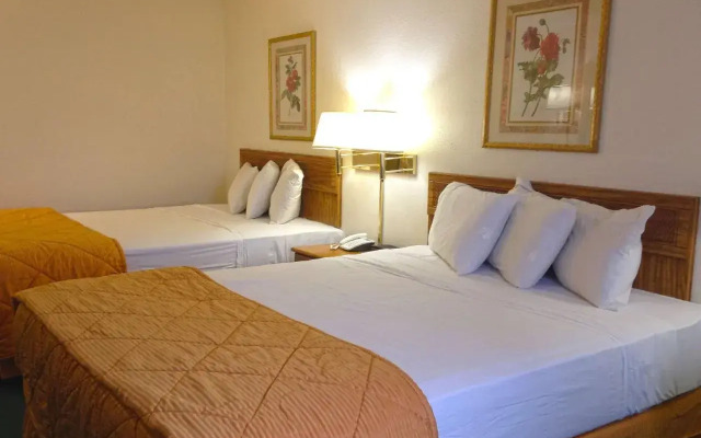 Capital O Amerihost Inn and Suites Mexico Hwy 54 MO