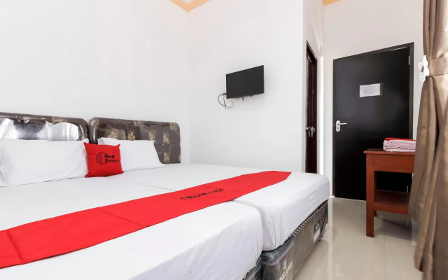 RedDoorz near Sam Ratulangi Airport – Guest Rooms – Manado