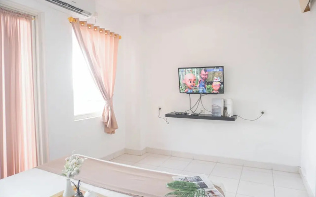 Cozy Living 1BR at Sentul Tower Apartment