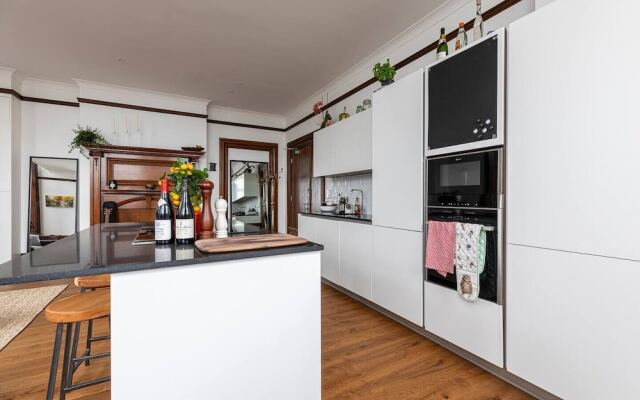 Lovely 1-bed Flat in Acton, West London, Sleeps 4