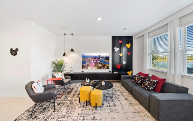 1043 Plantation Lane