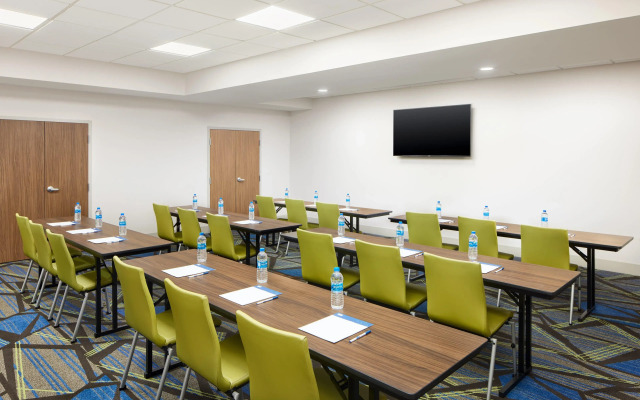 Holiday Inn Express & Suites Atlanta - Tucker Northlake by IHG