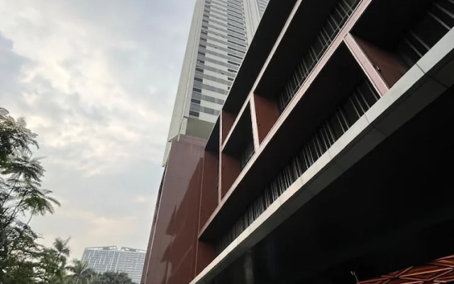 Premium Collins Boulevard Near Airport