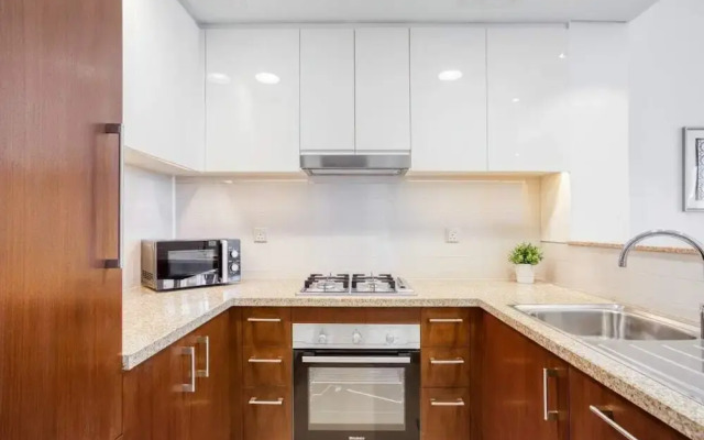 Lush & Bright, A Stroll Away From Burj Khalifa