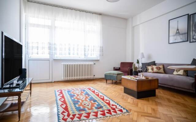 Spacious Flat With Central Location in Beyoglu