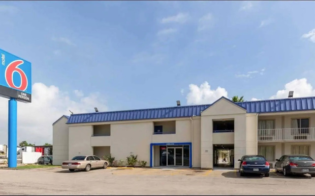 Motel 6 Houston, TX - East