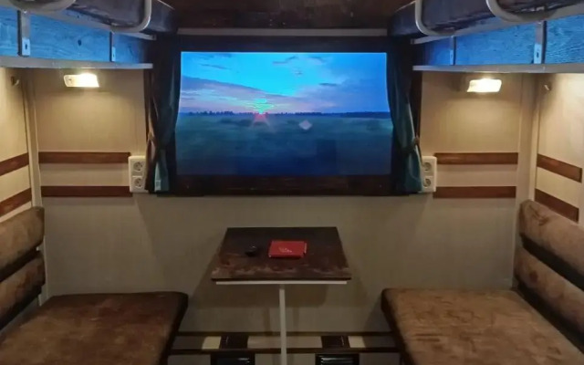 Gnomburg Train Theme House