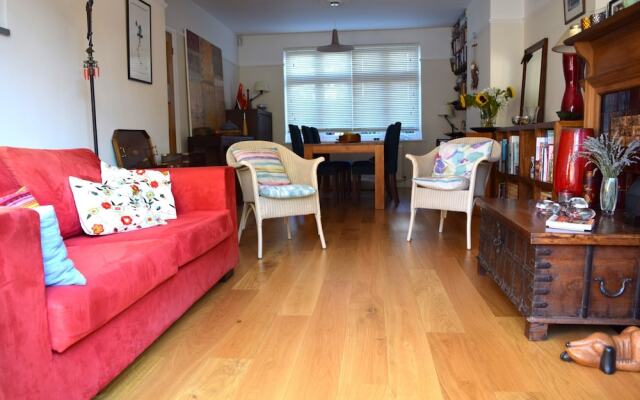 2 Bedroom Garden House in Tooting