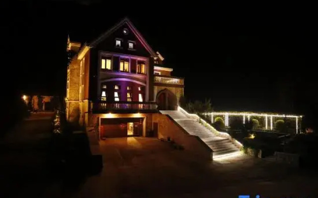 Smelling snow Pavilion