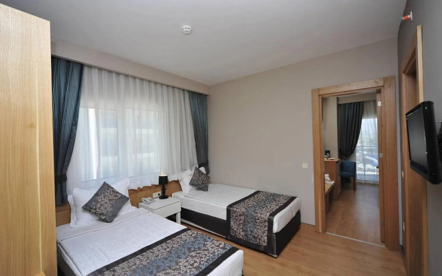 Lake & River Side Hotel & Spa