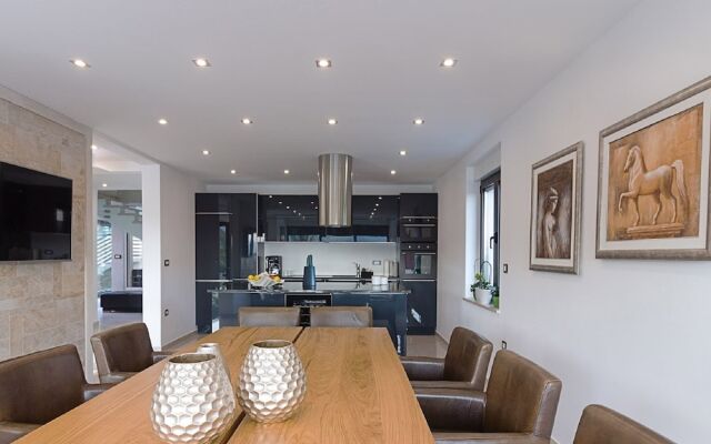 Luxurious Villa in Grizane with Sauna