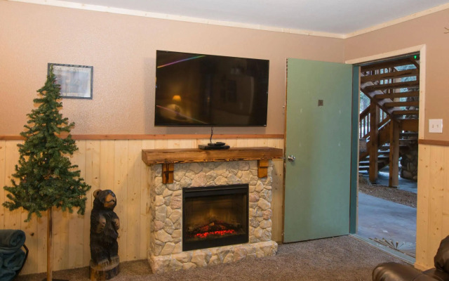 Upper Canyon Inn & Cabins