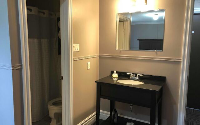 Seaport Inn