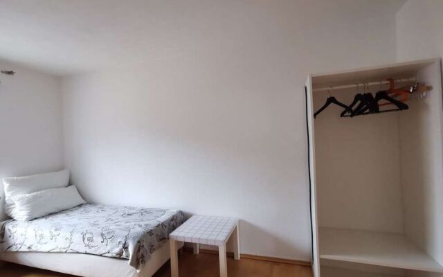 Apartment Close to Lake Ferienwohnung Seenah
