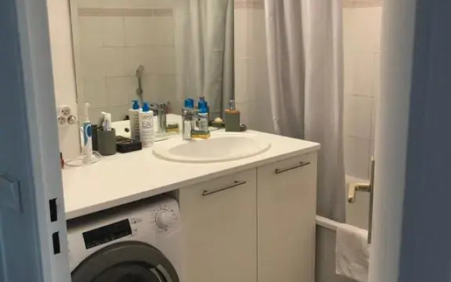 Chambre dans appartement avec vue sur le port