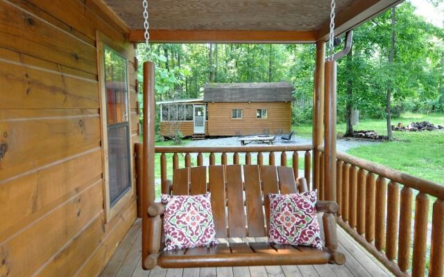 Sleepy Creek - Creekside Escape