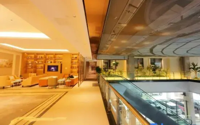 Vienna Hotel (Auto Expo Center Jintong Road Metro Station)