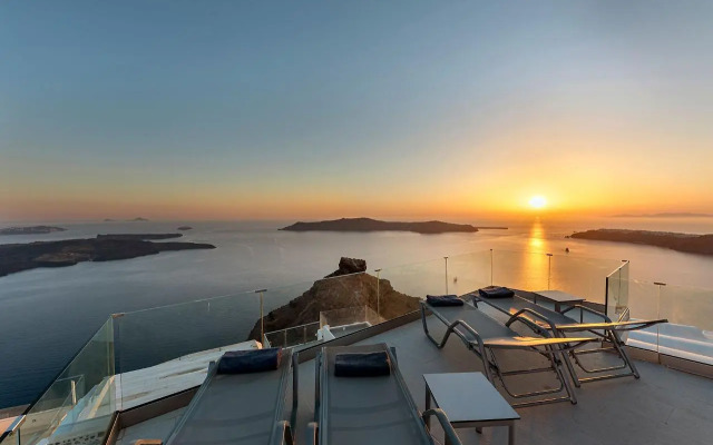 Pearl on the Cliff Hotel & Suites