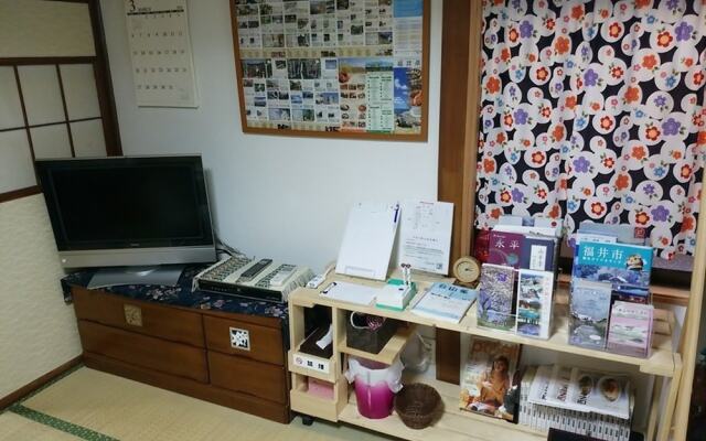 Guest House Lounge Taki