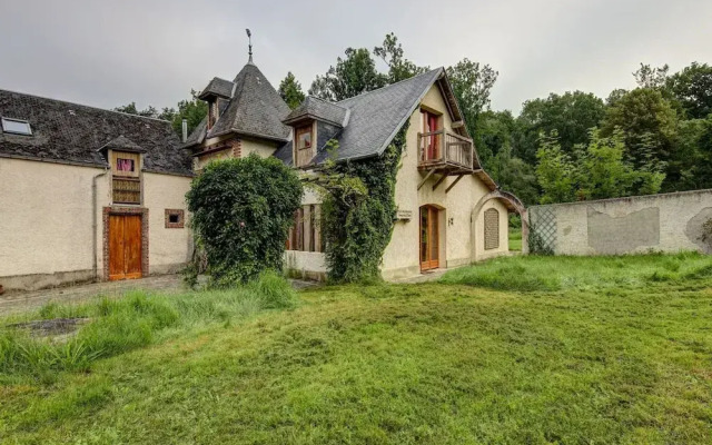 Pleasant Holiday Home in Raizeux With Garden