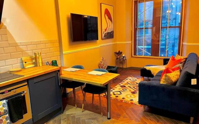 New! Stunning 1 bed Apt in West End