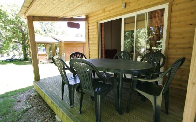 Comfortable Chalet Located Among Vineyards in the Dordogne