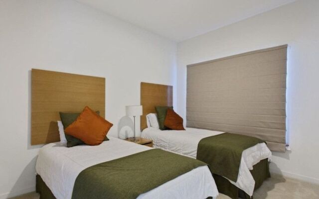 Copper's - 3 Br townhouse by RedAwning