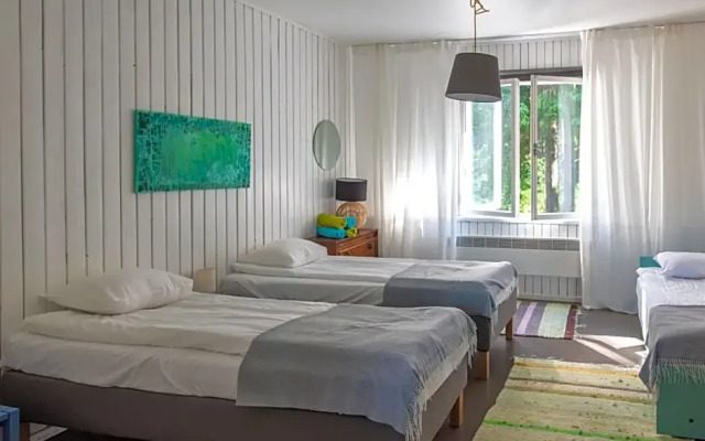 Saarj¿e puhkemaja tuba koos hommikus¿¿giga