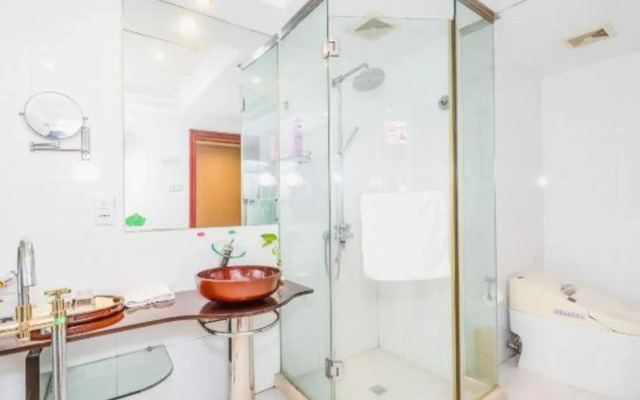 Zhejiang Crown Holidy Hotel