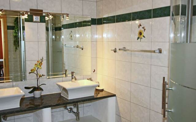 Spacious Apartment With Garden in Bürserberg