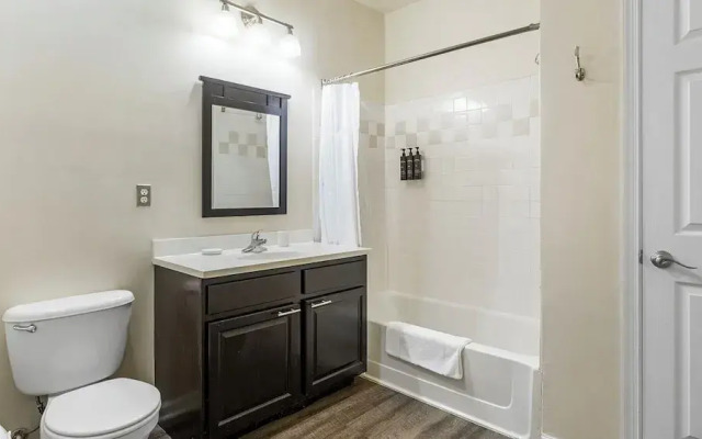 Landing Amazing 2bd, Gym, Pool