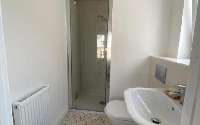 Luxury 4 bed detached 3 beds