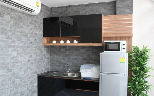 D Box Hostel