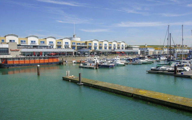 Britannia Harbour View Parking by Brighton Holiday Lets