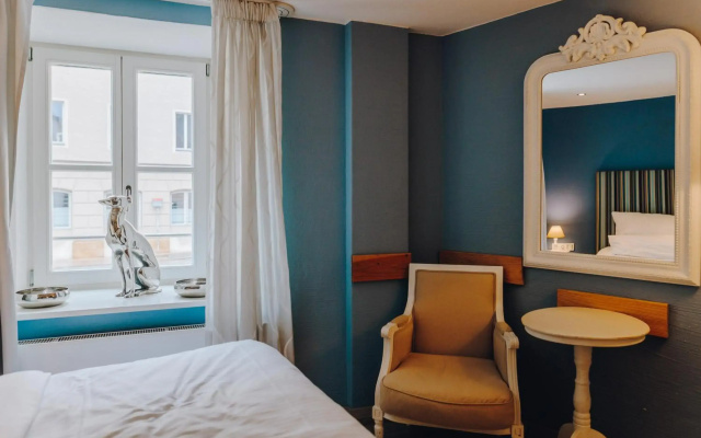 Hotel VIII