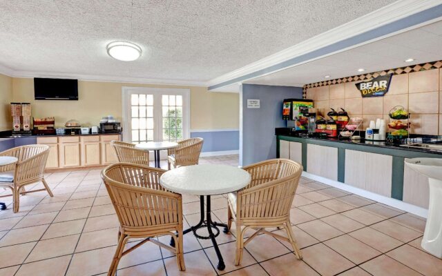 Travelodge by Wyndham North Richland Hills