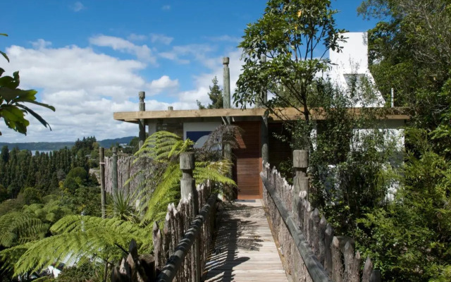 te Whare -Lake Tarawera tree-top nest